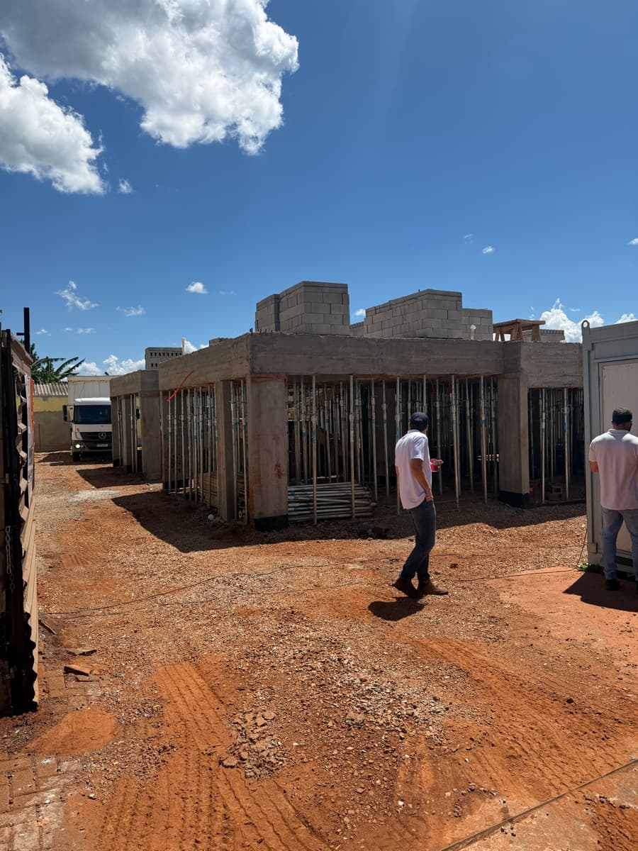 Canteiro de obras em atividade